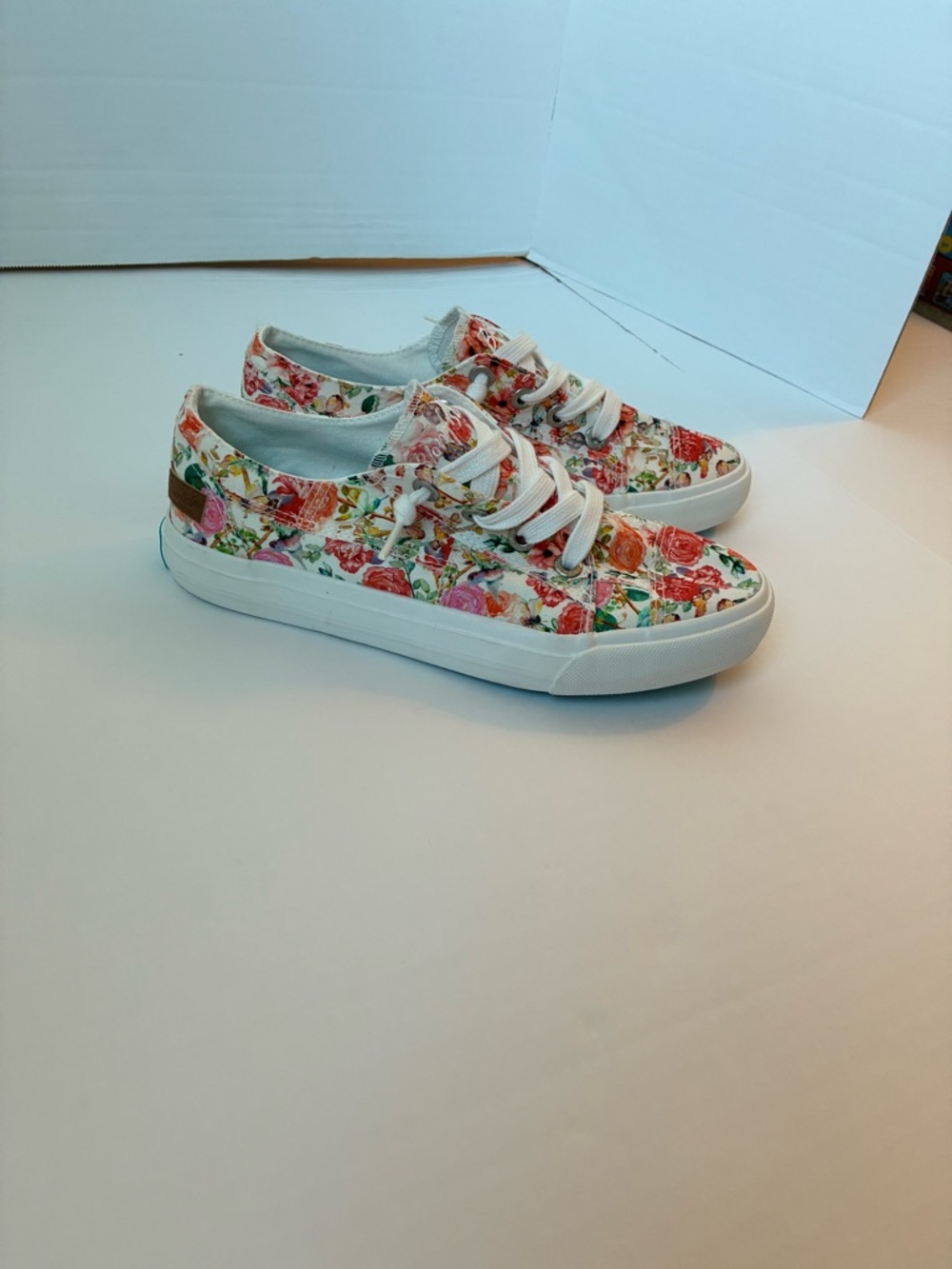 Women’s BLOWFISH MALIBU Slip on Tennis Shoes 8
